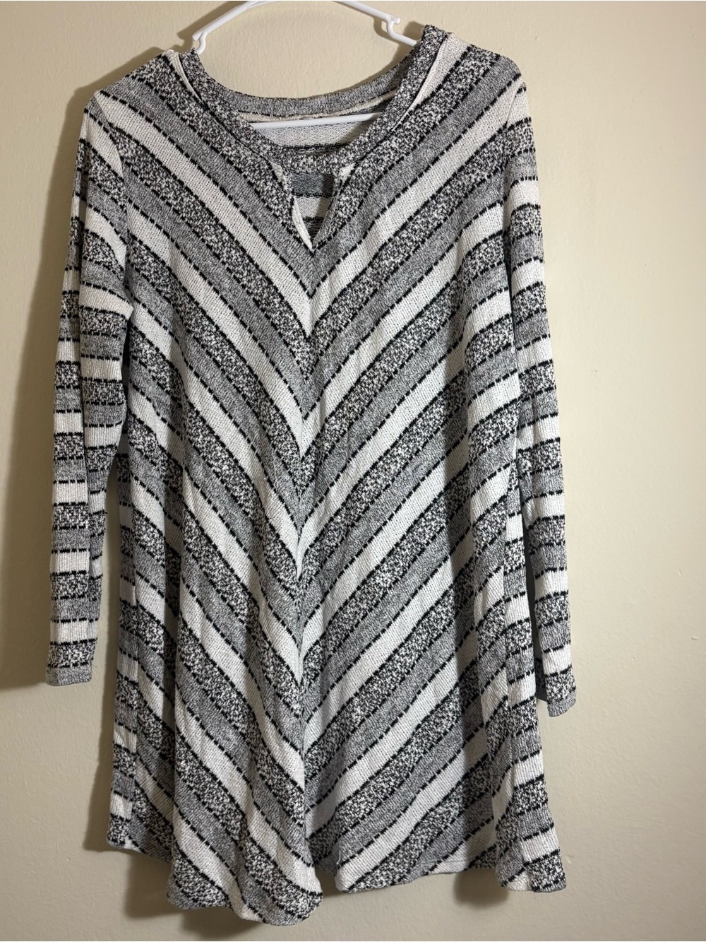 Women’s Black & White Striped V-Neck Knit Tunic Pullover Size XL